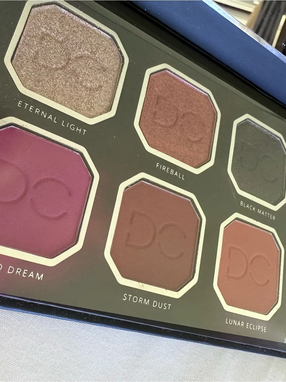 DC Women Eyeshadow Palette — Teal, Pink, Red, Purple, Bronze, Black, Champagne
